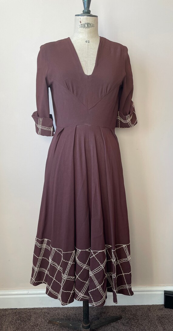 1930s Art Deco brown crepe dress with white decor… - image 2