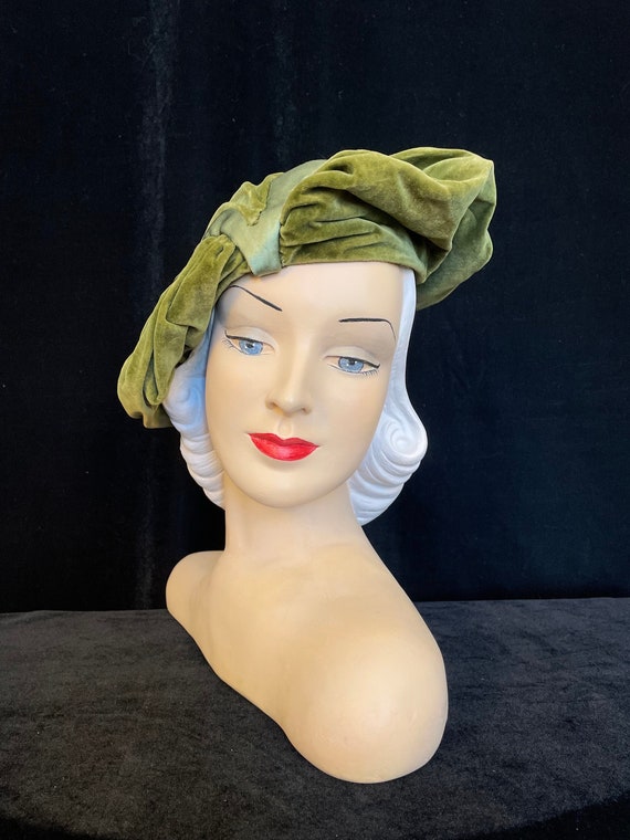 50s does 30s moss green velvet and satin tilt hat - image 1