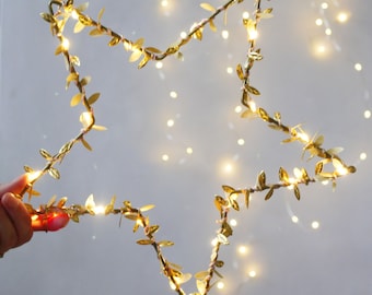 Metallic Leaf Star Light: Gold/Silver Hanging Decoration