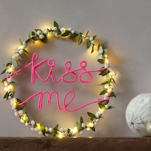 Mistletoe Christmas Wreath Fairy Light Christmas Decoration LED Kiss Me Sign image 1