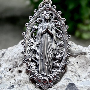New Virgin Mary Pendant Sterling Silver 925 Mother of God Religious Oval Necklace Charm Flower Ornaments Praying Jewellery