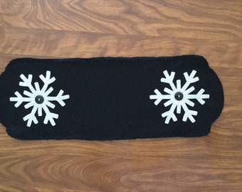 Snowflake mini table runner.