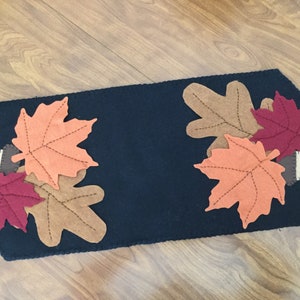Catch a Falling Leaf mini-table runner.