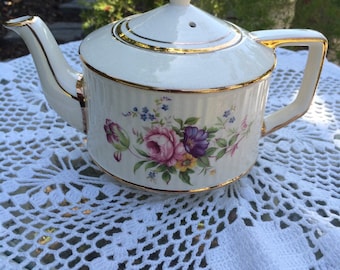 Sadler Round Floral Teapot