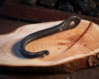 Hand-forged iron coat hook – stylish and robust for home and office