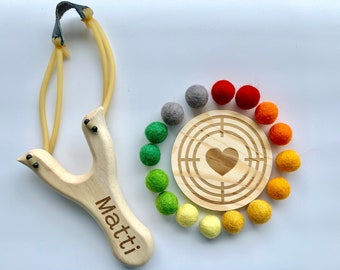 Custom Name Engraved Wooden Slingshot & Target - Eco-Friendly Toy with 16 Felt Balls, Indoor and Outdoor Entertainment, Wool Ball Ammo Fun