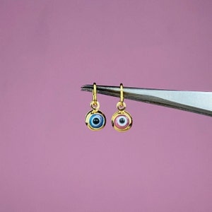 Solide 14K Gold Tiny Evil Eye Anhänger, Gold Evil Eye Halskette, Gold Charm Halsketten