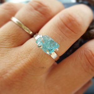 Raw Apatite Ring, Indigo Blue Ring, Apatite Ring, Raw Stone Ring, Raw Apatite, Raw Crystal Ring, Raw Gemstone Ring, Rough Apatite Ring,