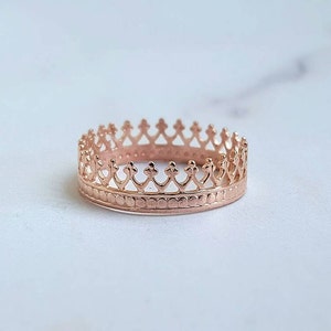 Anillo de corona, anillo de corona de oro rosa, anillo de tiara, anillo de princesa, anillo minimalista de corona, anillo midi, anillo de corona de princesa, anillo de damas de honor imagen 4