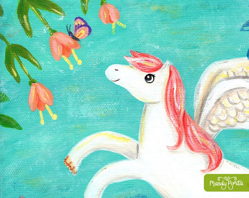 Peut inclure: Une licorne blanche ail&eacute;e avec des cheveux roses et un papillon bleu volant &agrave; proximit&eacute;. La licorne est sur un fond turquoise avec des fleurs roses.