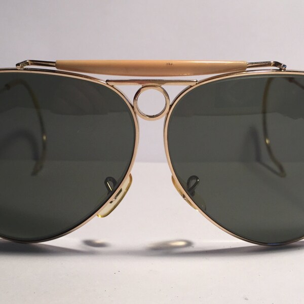 Vintage sunglasses. American Optical Aviator sunglasses. Made in USA. Brow Bar. Green lenses. 1960's. Great condition!
