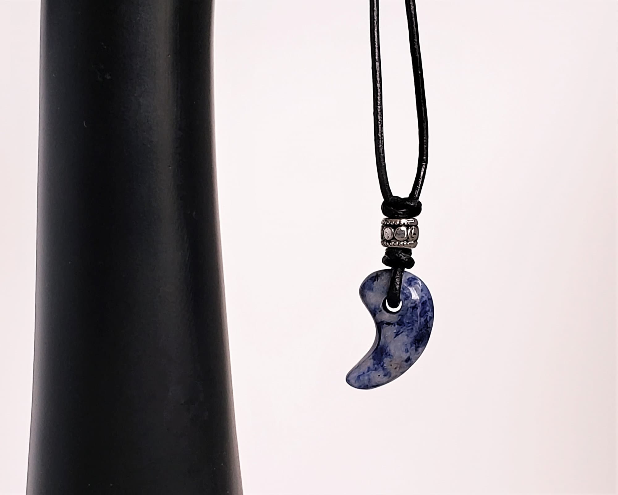 Magatama necklace discount