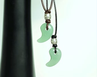 Magatama Halskette, japanischer Talisman, grüne Aventurin-Halskette, Lederhalskette, Herrenhalsband, Unisex-Halskette, Talismanhalskette.