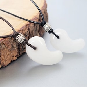 Jade branco, colar magatama, talismã japonês, pedra de cura, colar unissex, pedra magatama, joias com pedra de cura, ideia de presente de cura