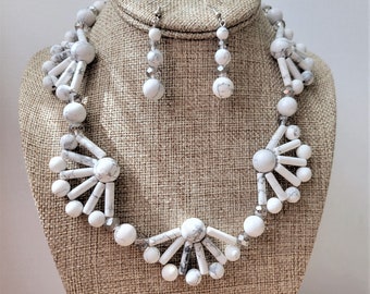 Howlite necklace, White stone jewelry, Jewelry set, Necklace earrings, Handmade jewelry, Natural stone, gift idea