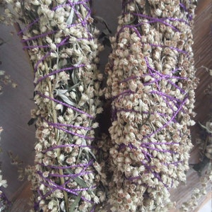 natuurlijke wierookstokjes artemisia vulgaris gewone bijvoet wraps biologisch eco gewone alsem kruiden wierook meditatie rituelen kruid