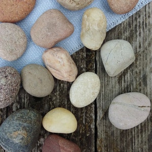 24 Natural Beach Pebbles Rocks Small Sea Stones Jewelry Supplies ...