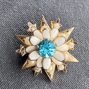dainty vintage starburst pin brooch vintage Coro starburst brooch aqua blue rhinestone, faux pearl, rhinestone and white enamel flower pin