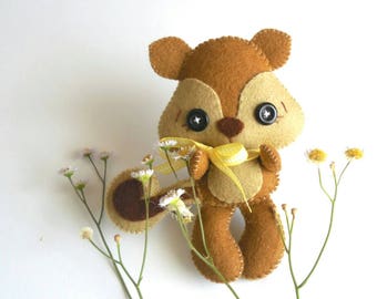 Acorn Squirrel PDF pattern-Woodland animals toy-DIY-Nursery decor-Baby's mobile toy-Cute Squirrel toy-Kid present-Felt Chipmunk ornament