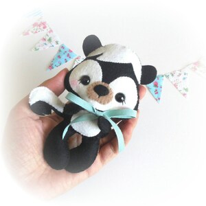 Mofe the Skunk PDF pattern-Woodland animals toy-DIY-Nursery decor-Instant download-Baby&#39;s mobile toy-Cute Skunk-Felt ornament-Felt animal