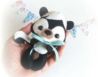 Mofe the Skunk PDF pattern-Woodland animals toy-DIY-Nursery decor-Instant download-Baby's mobile toy-Cute Skunk-Felt ornament-Felt animal