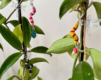 wormie plant charm | polymer clay charm | charm to hang on houseplants | cute decor | dopamine decor | worm decor | house plant accessories