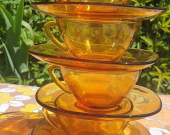 VERECO FRANCE Set mit 4 Tassen und Untertassen, Vintage 1970er Jahre, Bernsteinglas, Französisch, Tee, Kaffee, Retro, Orange, Expresso Duralex.