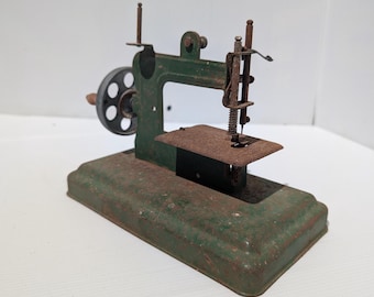 Vintage Handkurbel Nähmaschine - Antike Spielzeug Nähmaschine - Rustikales Dekor - Sammlerstück Restaurierung Projekt