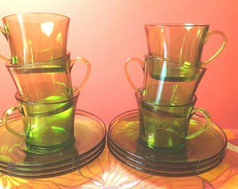 Vintage DURALEX France Grünes Glas Tassen und Untertassen - 6er Set
