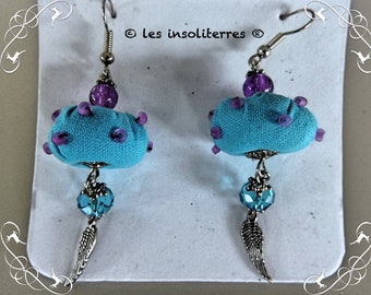 boucles d'oreilles pendantes rondes  en tissu turquoise rebrodé perles parme et breloques perle indienne à facettes