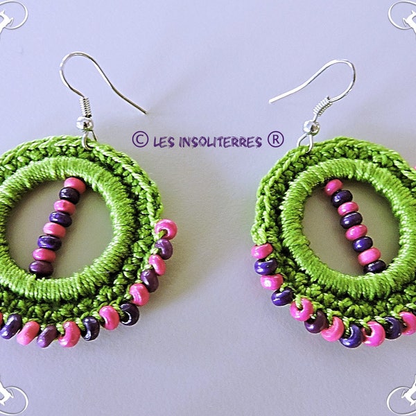 boucles d'oreilles créoles  au crochet et perles bois vert anis rose fuschia