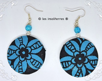 boucles d'oreilles pendentifs style africain en tissu de coton wax bleu électrique et noir