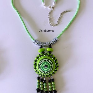 Tribale textielketting met de hand geborduurd centraal patroon Hmong geborduurde kralen zigeunerstijl boho chic boho anijsgroen en zwart