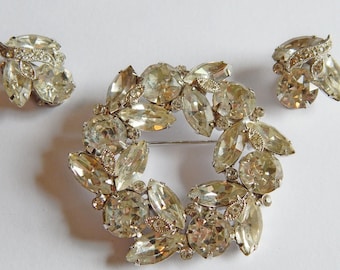 Signed EISENBERG ICE Crystal Rhinestone Pave ribbon Brooch earrings Demi Parure vintage set