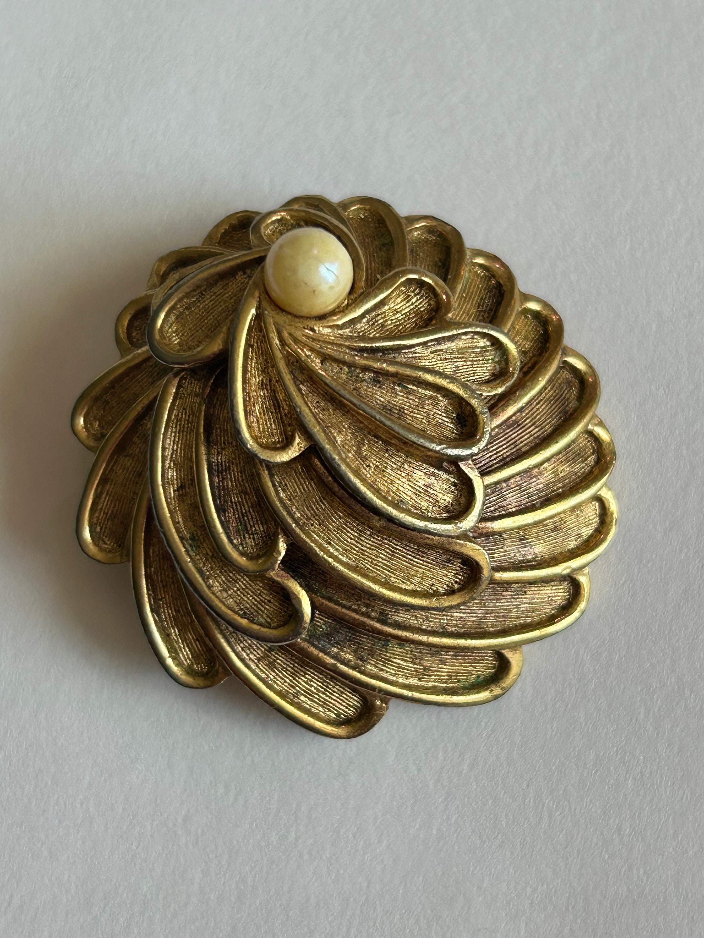 Boucher swirl brooch - Etsy 日本