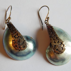 Stunning STERLING SILVER Shell Dot Modern drop unique earrings