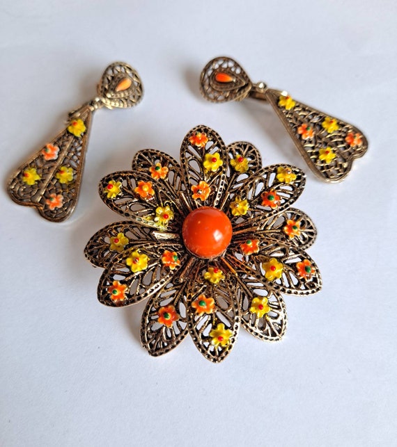 Vintage brooch signed art discount