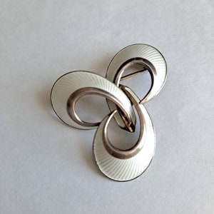 NORWAY Sterling Silver Hroar PRYDZ SIGNED Enameled White leaf 925S Scandinavia Designer brooch