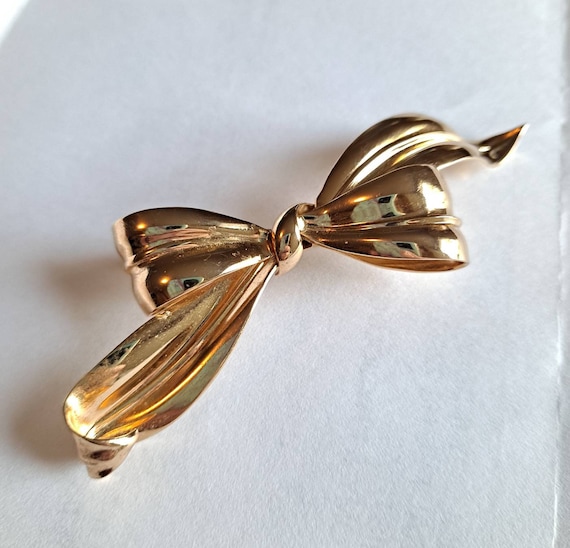 Christian DIOR Germany Gold tone bow Couture Brooc