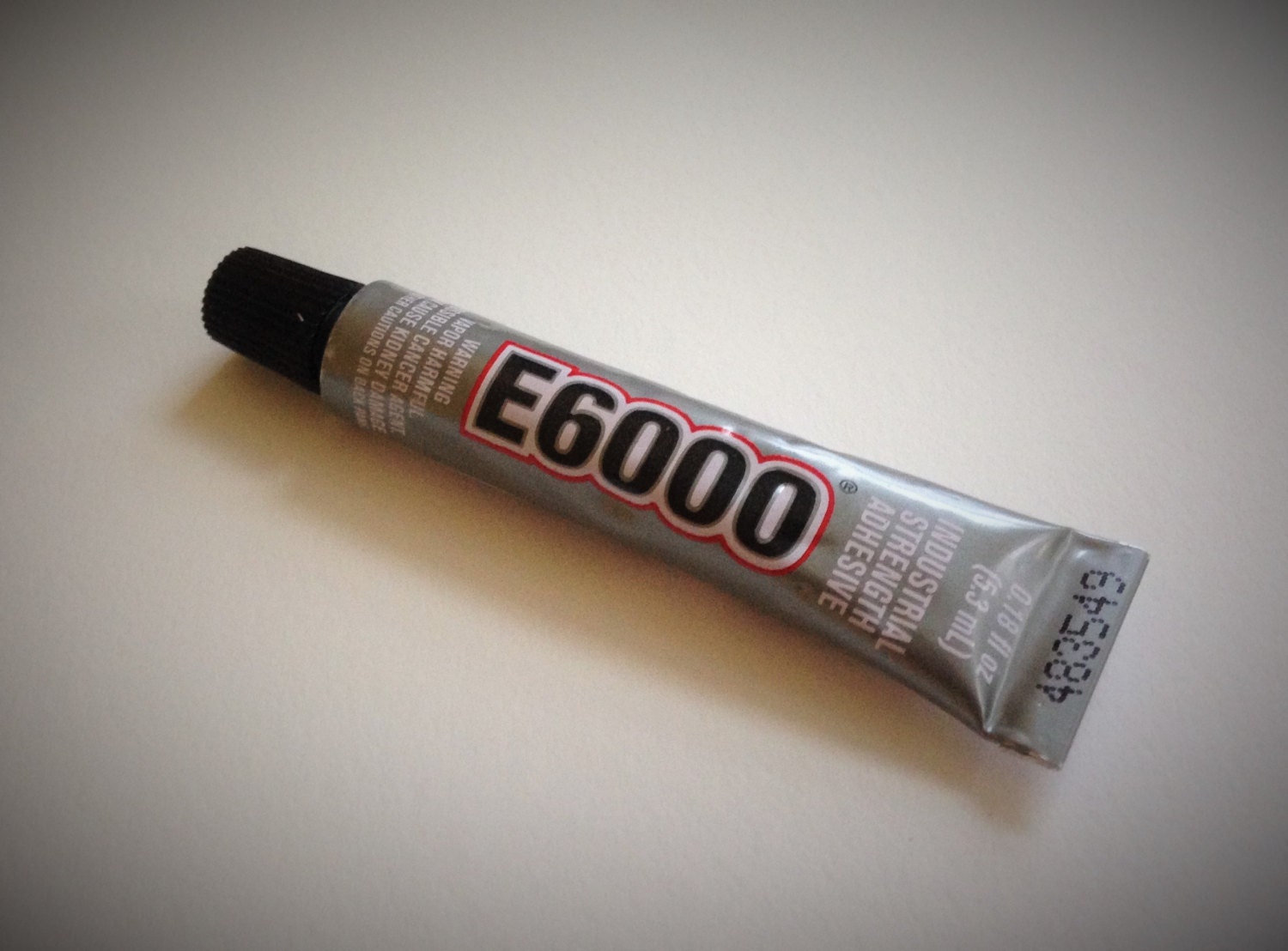  E6000 3.7 Ounce (109.4mL) Tube Industrial Strength
