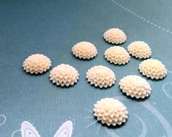 Qty 10 Resin Flower Cabochon. 14mm white Resin Flower Cabochon, small resin flower, craft embellishment, DIY magnets, Jewelry flowers
