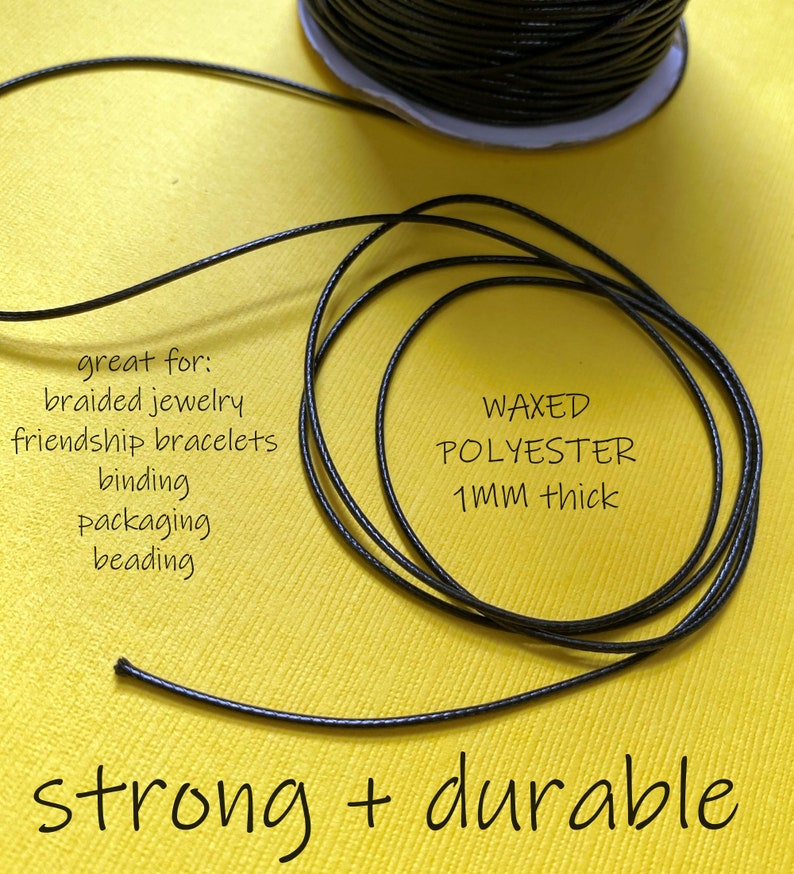 Pode incluir: Cord&atilde;o de poli&eacute;ster encerado preto, 1 mm de espessura. Ideal para joias tran&ccedil;adas, pulseiras de amizade, encaderna&ccedil;&atilde;o, embalagem e mi&ccedil;angas. Forte e dur&aacute;vel.
