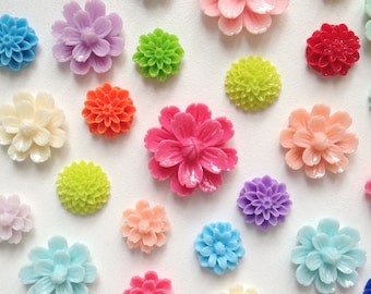 Resin Flower Cabochon. Mixed Lot, assorted colors, styles, sizes.  Small, medium and large resin flowers for crafting, DIY projects