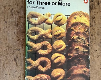 Easy Cooking for Three or More von Louise Davies – Veröffentlicht 1975/Geschenke für Kochbuchsammler/Geschenke für Feinschmecker/Geschenke für Feinschmecker