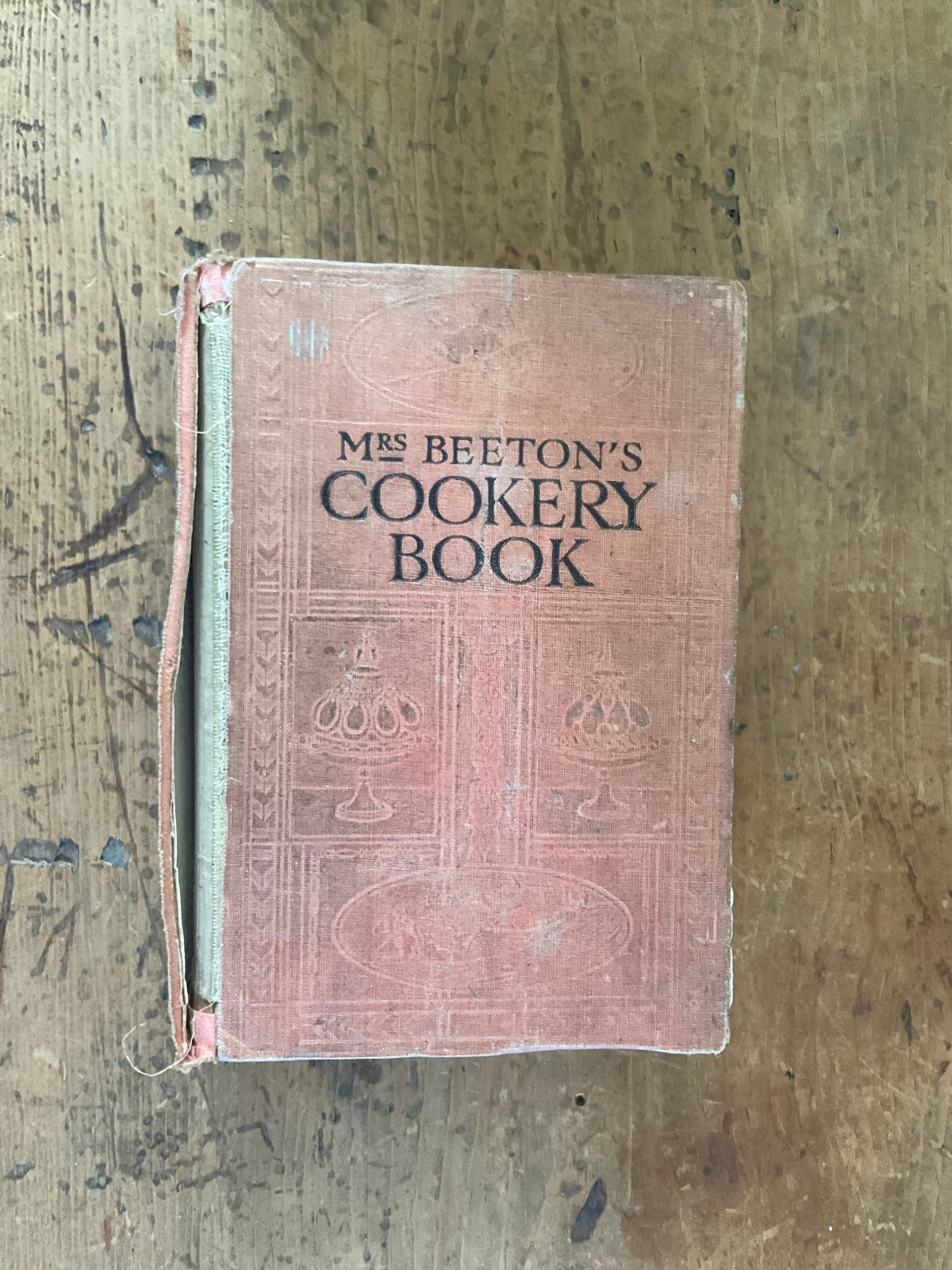 希少！英国古書　ミセスビートンの料理本 超レア！ミセスビートンの家政書（1888年版＆1948年版）+約100年