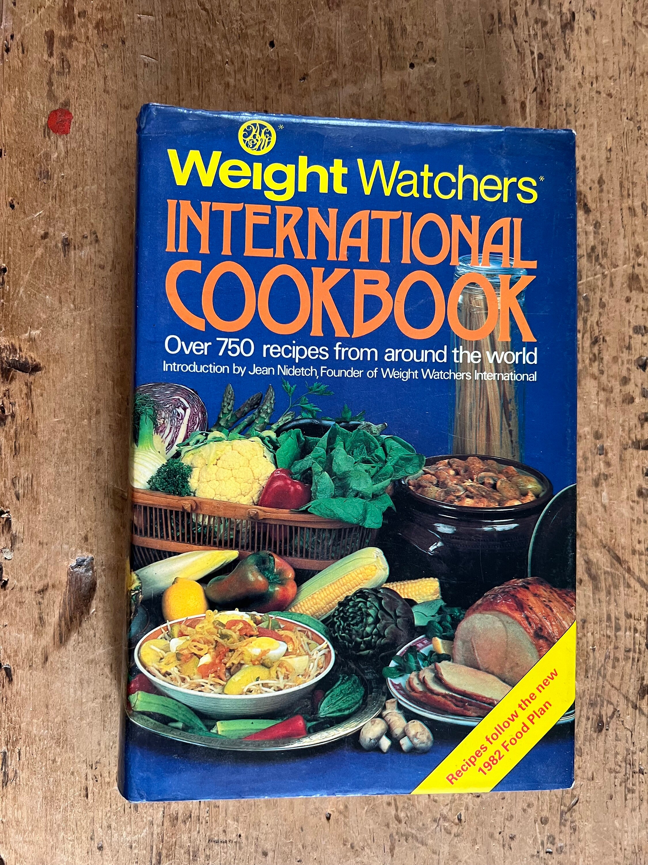 Weight Watchers International Cookbook /gifts for foodies / gifts for dieters / gifts for mothers / gifts for chefs