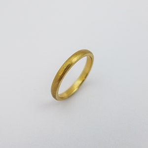 Dainty Hammered Wedding Band Ring for Men and Women, Simple Wedding Band Handmade of 14K / 18K Solid Gold, Yellow / White / Rose Gold Ring