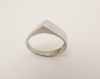 Geometric Wedding Ring for Men and Women Handmade of 14K / 18K Yellow, White, Rose Gold, Unique Solid Gold Triangle Ring, Modern Jewelry