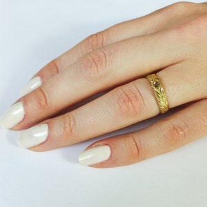 Raw Diamond Engagement Ring, Unique Floral 14K / 18K Solid Gold and Diamond Engagement Ring, Solitaire Ring for Woman Engraved with Leaves