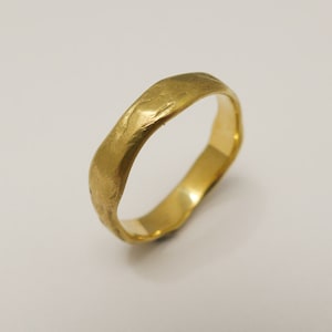 Wide Rustic Yellow / White / Rose Gold Wedding Band for Men and Women, Hammered Solid 14K / 18K Gold Ring Band. Raw Gold Anniversary Ring.